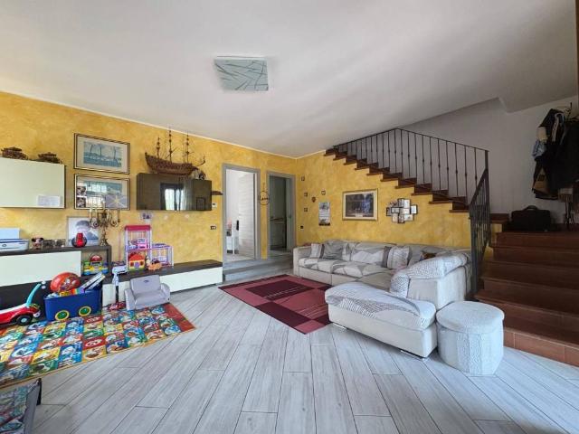 Villa in vendita a Robecco sul Naviglio MI