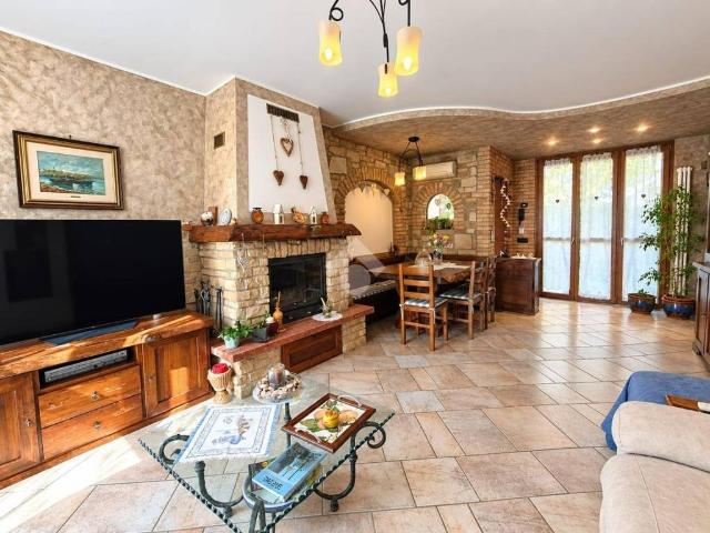 Villa in vendita a Robecco sul Naviglio MI