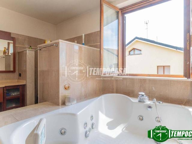 Villa in vendita a Robecco sul Naviglio MI