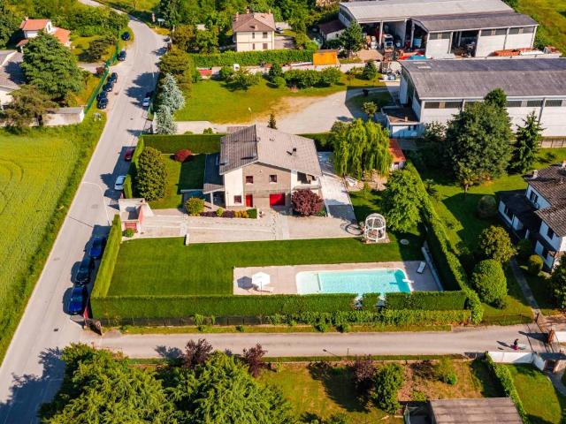 Villa in vendita a Robecco sul Naviglio MI