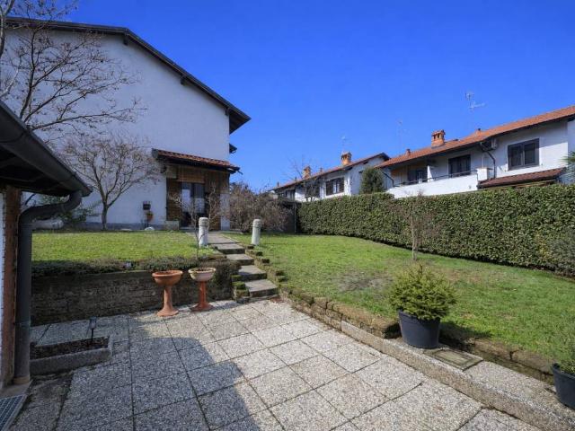 Villa in vendita a Robecco sul Naviglio MI