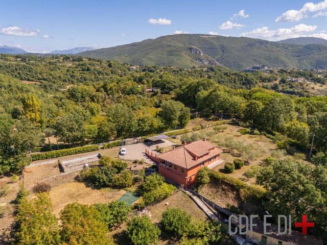 Villa in vendita a Rocca Sinibalda RI
