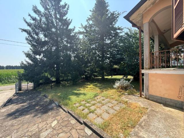 Villa in vendita a Roccabianca PR