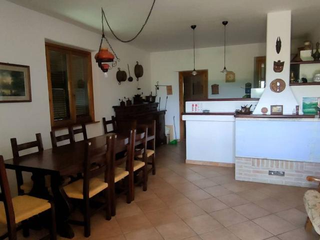 Villa in vendita a Roccafluvione AP