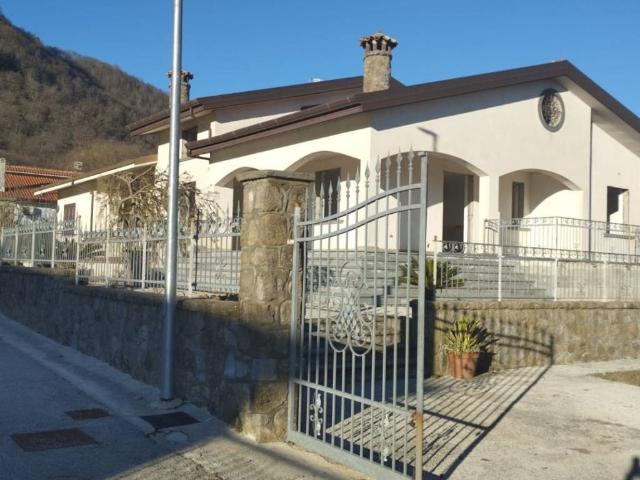 Villa in vendita a Roccamonfina CE
