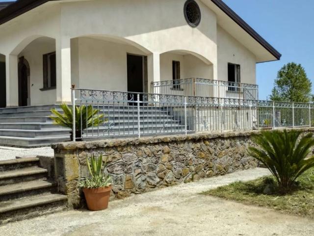 Villa in vendita a Roccamonfina CE