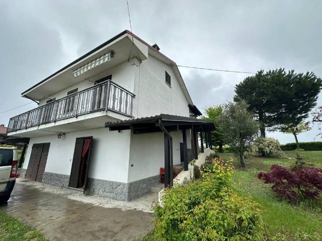 Villa in vendita a Roddino CN