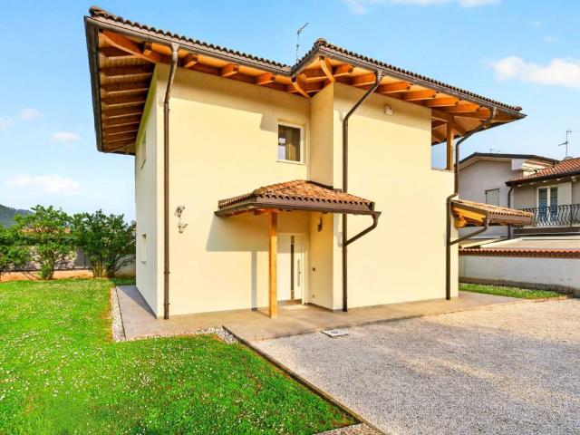 Villa in vendita a Rodengo Saiano BS