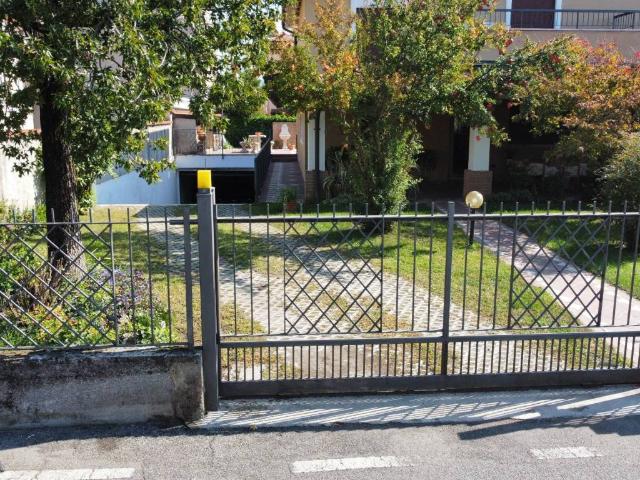 Villa in vendita a Rodengo Saiano BS