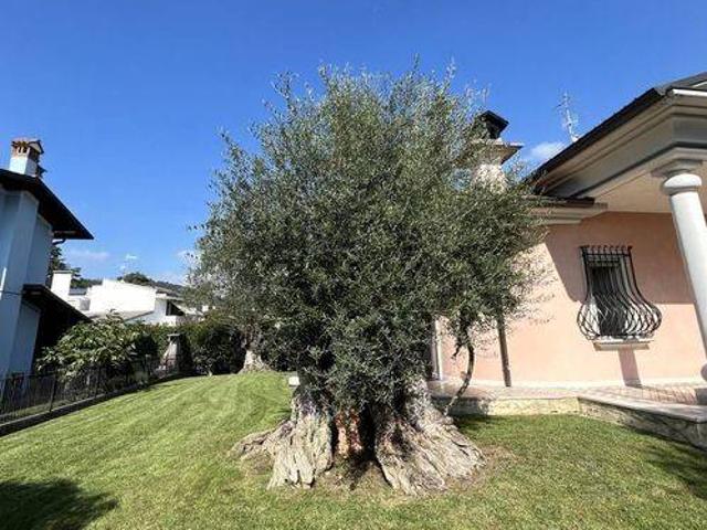 Villa in vendita a Rodengo Saiano BS