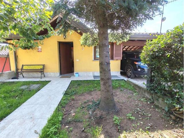 Villa in vendita a Rodero CO