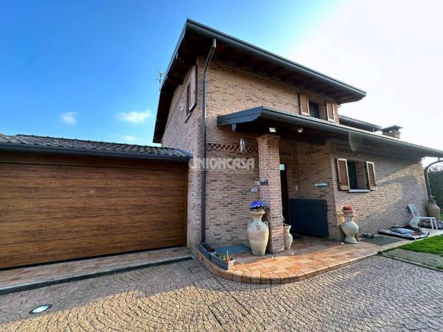 Villa in vendita a Rodero CO