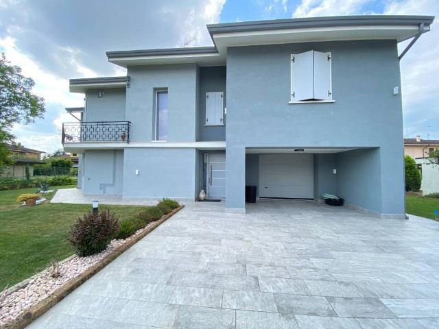 Villa in vendita a Rodigo MN