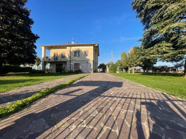 Villa in vendita a Rodigo MN