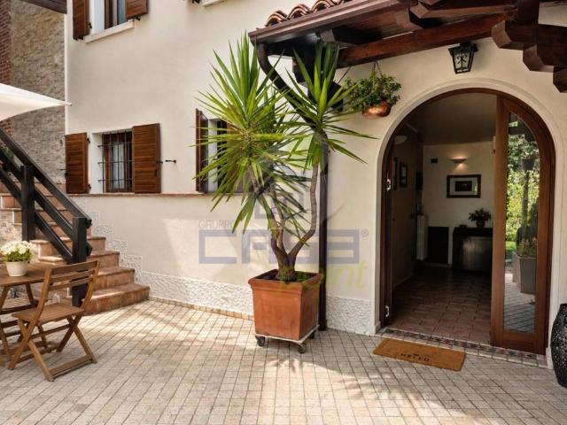 Villa in vendita a Roè Volciano BS