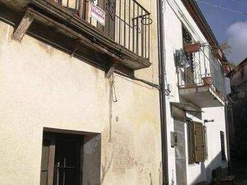 Casa indipendente in vendita a Rogliano CS