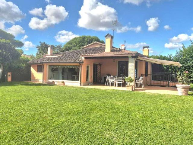 VILLA in VENDITA a ROMA OLGIATA di 8 vani