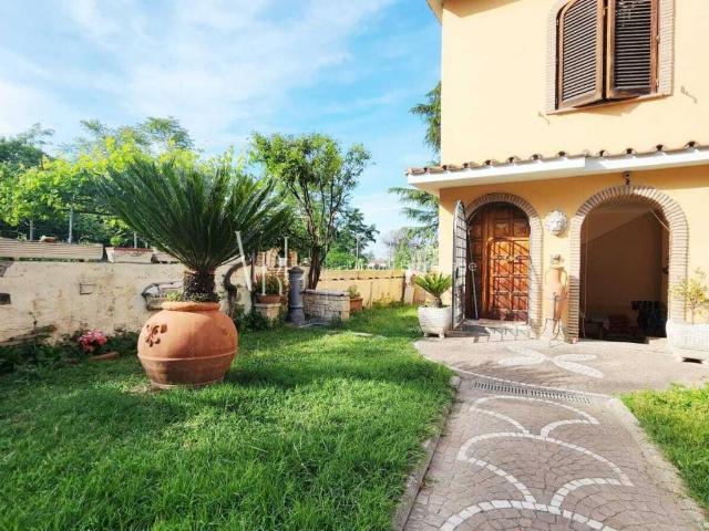 Villa in vendita a Roma RM