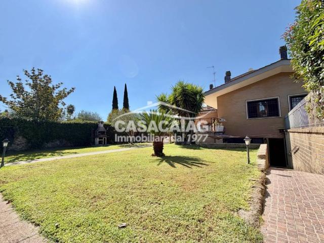 Villa in vendita a Roma RM