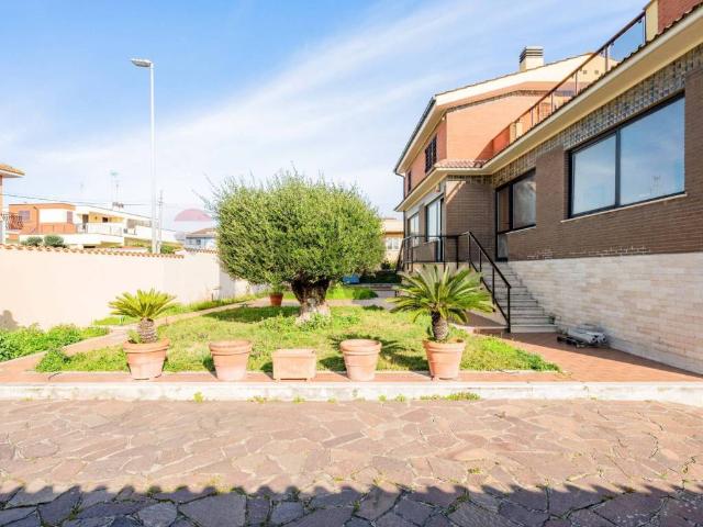 Villa in vendita a Roma RM