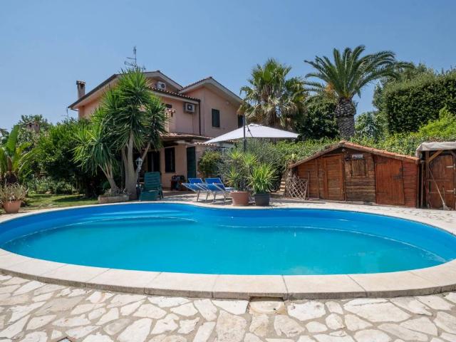 Villa in vendita a Roma RM