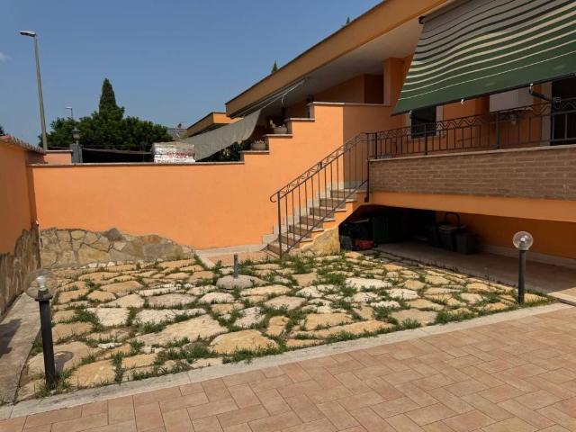 Villa in vendita a Roma RM