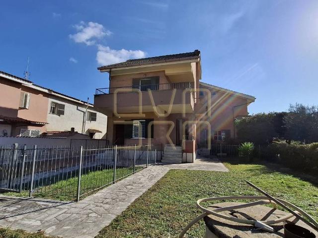Villa in vendita a Roma RM