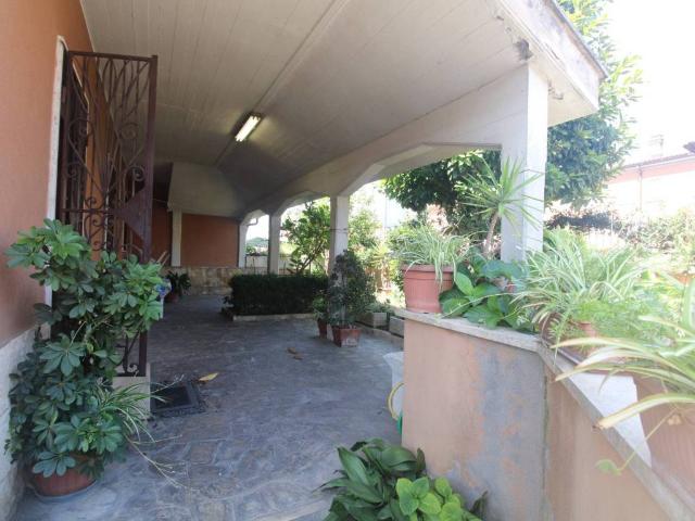 Villa in vendita a Roma RM