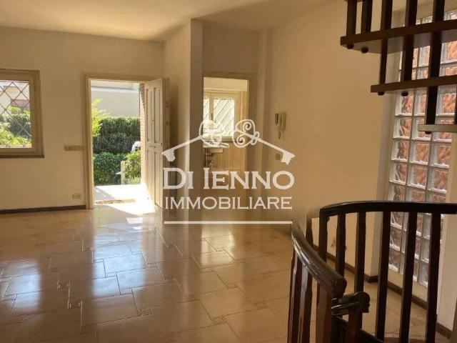 Villa in affitto a Roma RM