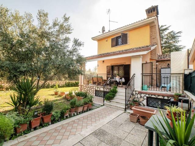 Villa in vendita a Roma RM