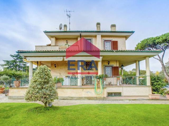 Villa in vendita a Roma RM