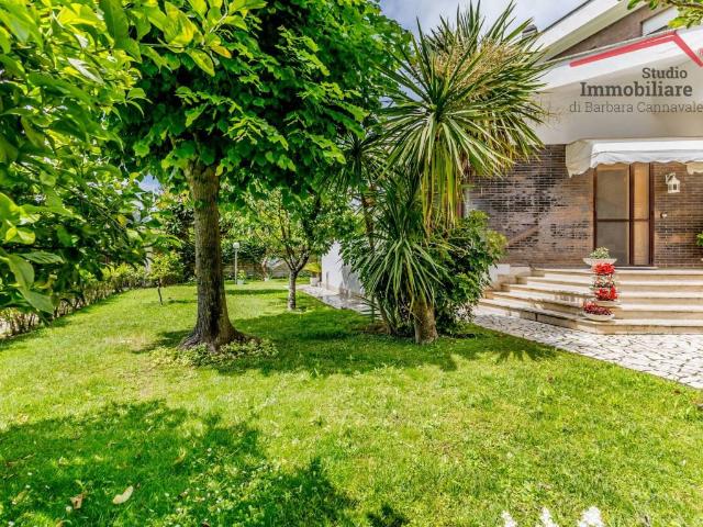Villa in vendita a Roma RM