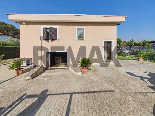 Villa in vendita a Roma RM