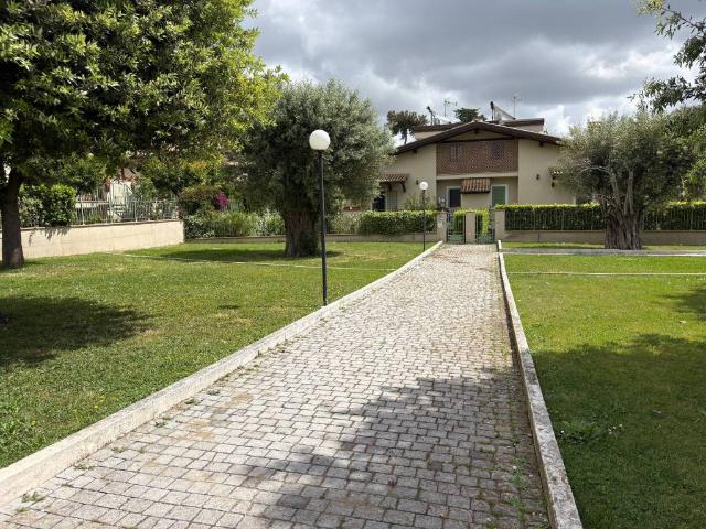 Villa in vendita a Roma RM
