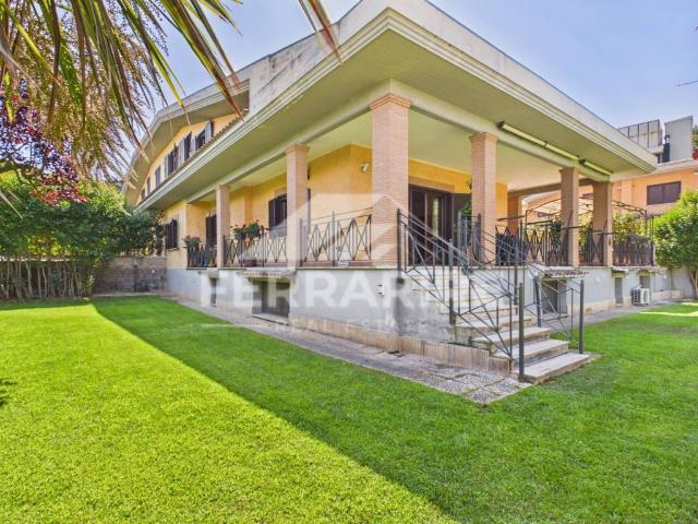 Villa in vendita a Roma RM