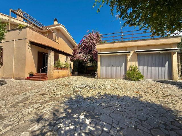 Villa in vendita a Roma RM