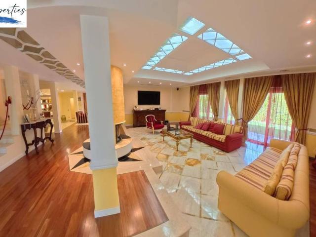 Villa in vendita a Roma RM