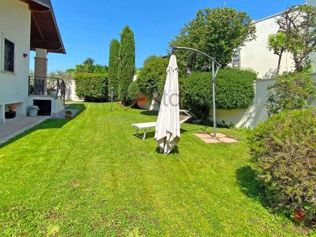 Villa in vendita a Roma RM