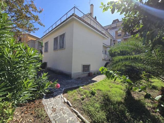 Villa in vendita a Roma RM