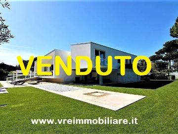 Villa in vendita a Roma RM