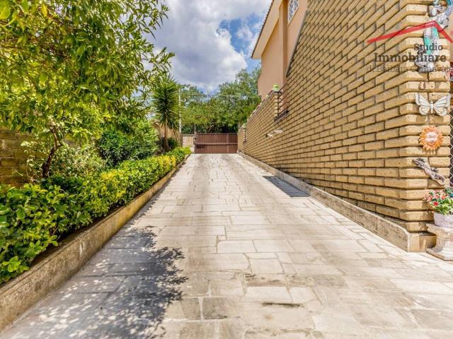 Villa in vendita a Roma RM