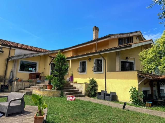 Villa in vendita a Roma RM