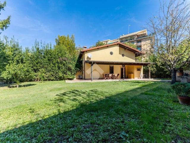 Villa in vendita a Roma RM