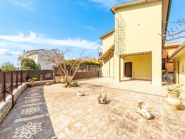 Villa in vendita a Roma RM