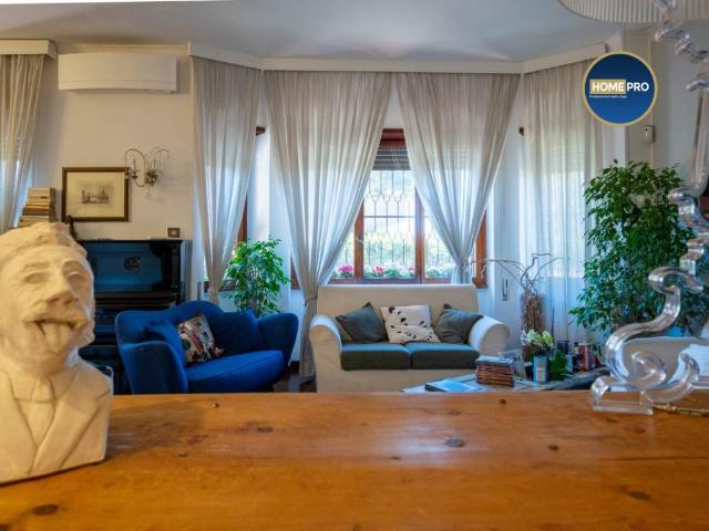 Villa in vendita a Roma RM