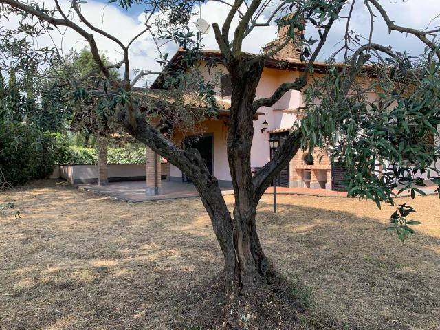 Villa in vendita a Roma RM