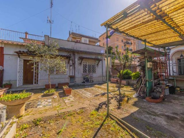 Villa in vendita a Roma RM