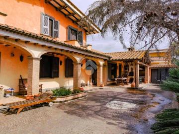 Villa in vendita a Roma RM