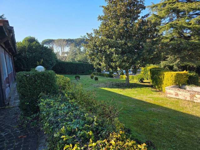 Villa in vendita a Roma RM