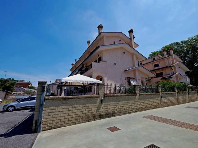 Villa in vendita a Roma RM